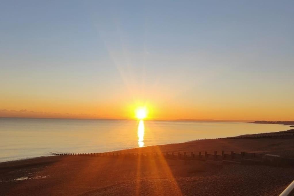 Stunning Seafront Flat,St Leonards Lägenhet Exteriör bild