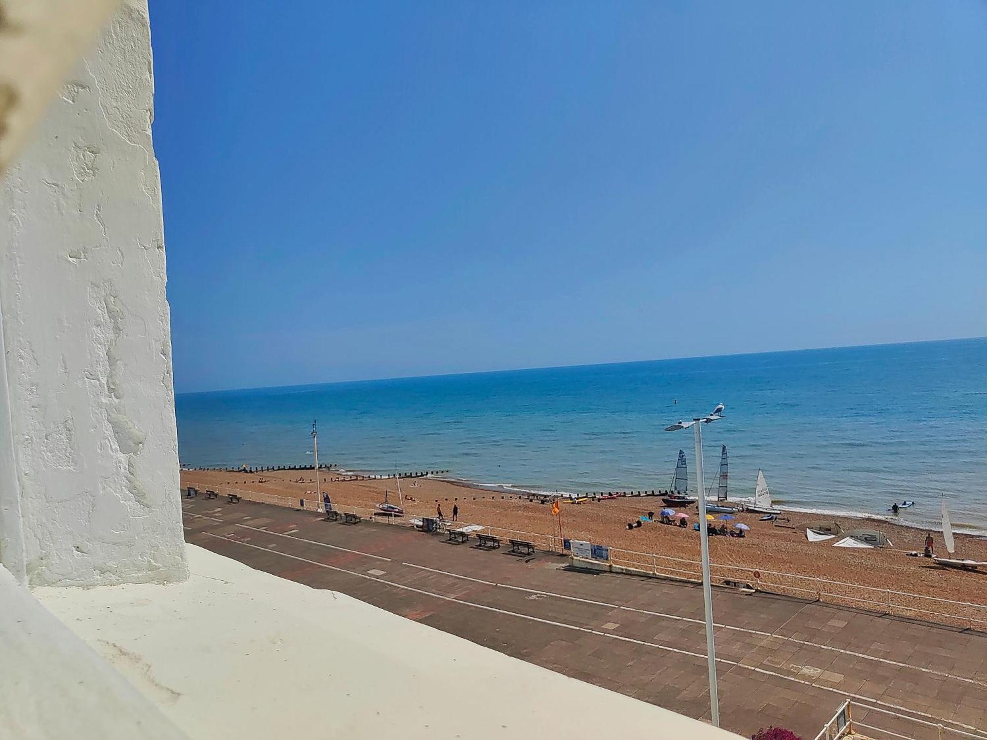 Stunning Seafront Flat,St Leonards Lägenhet Exteriör bild